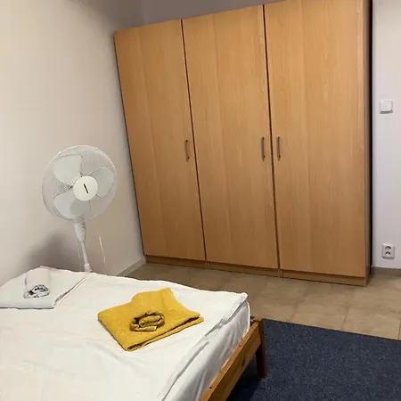 ホームステイ Einsteinova Petrzalka Station *