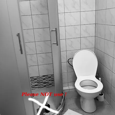 Einsteinova Petrzalka Station Habitación en casa particular