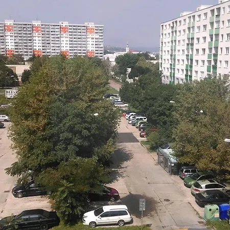 Einsteinova Petrzalka Station ホームステイ *