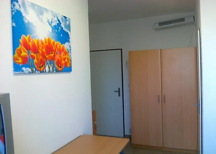 Einsteinova Petrzalka Station Ubytovanie v rodine Bratislava