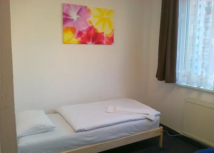 Einsteinova Petrzalka Station Gazde/Camere de închiriat *