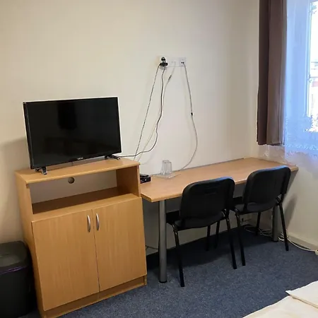 Einsteinova Petrzalka Station Gazde/Camere de închiriat *