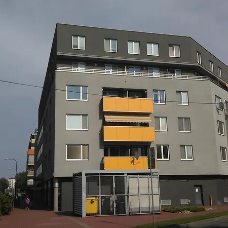 Gazde/Camere de închiriat Einsteinova Petrzalka Station *